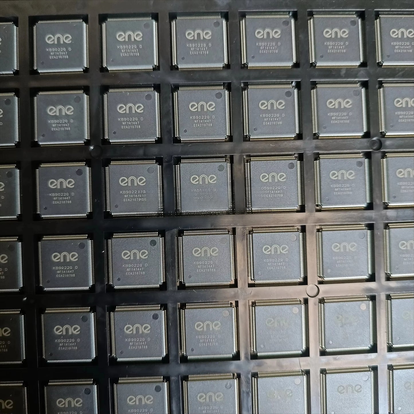 100% Brand New Original Kb9022Qd/Nf 141447 /Eca 210708 Tqfp128 Price Is for Reference Only